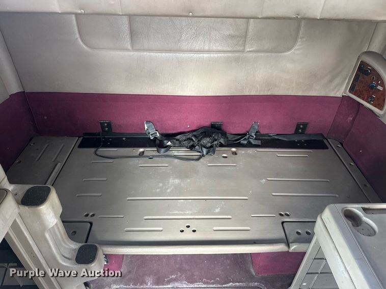 image for item DW1987 2007 International 9400I semi truck