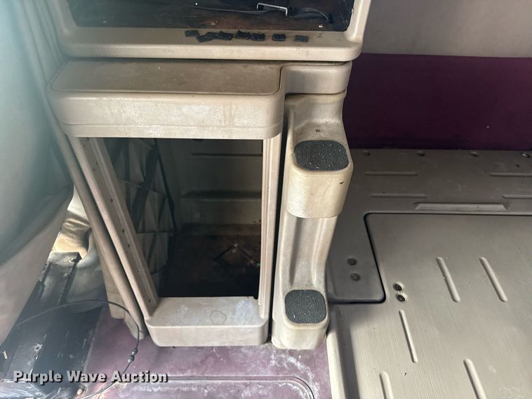 image for item DW1987 2007 International 9400I semi truck