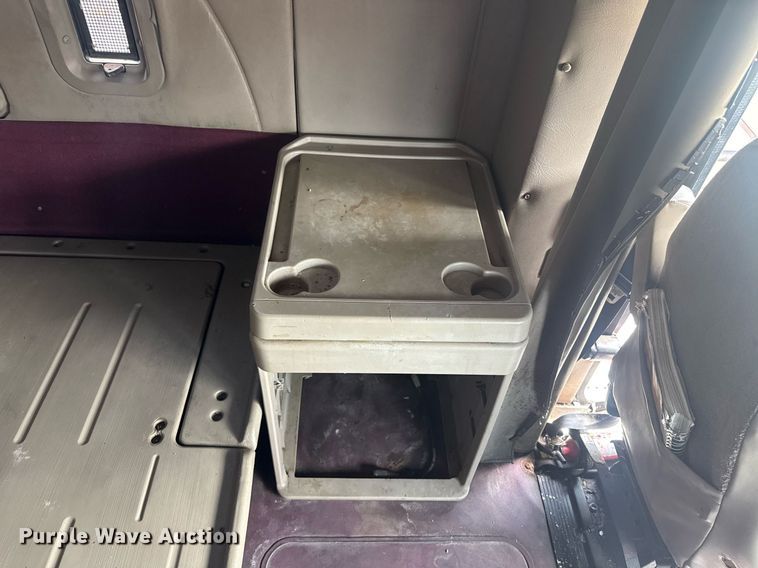 image for item DW1987 2007 International 9400I semi truck