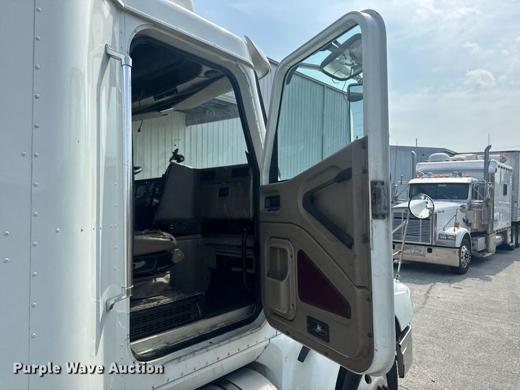 image for item DW1987 2007 International 9400I semi truck