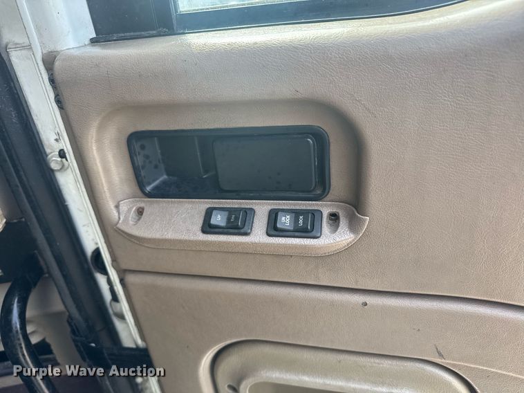 image for item DW1987 2007 International 9400I semi truck