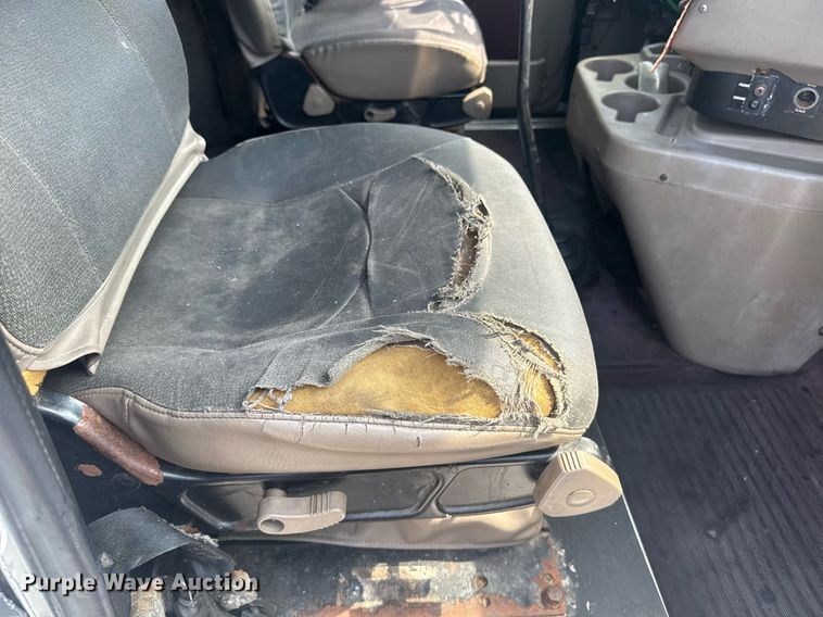 image for item DW1987 2007 International 9400I semi truck