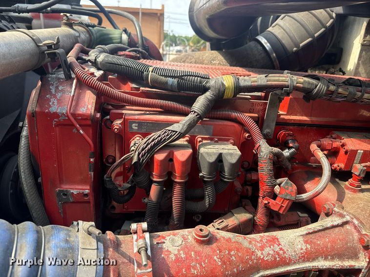 image for item DW1987 2007 International 9400I semi truck