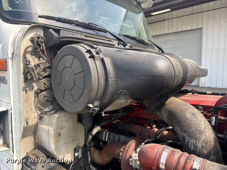 image for item DW1987 2007 International 9400I semi truck