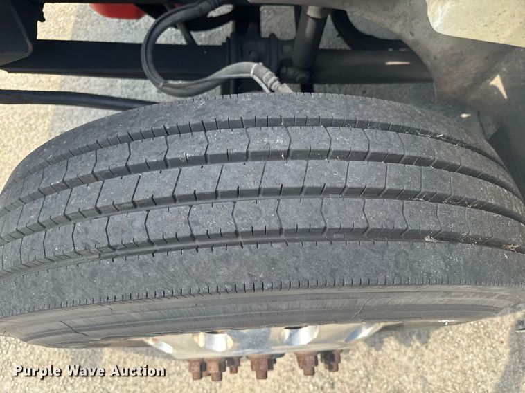 image for item DW1987 2007 International 9400I semi truck