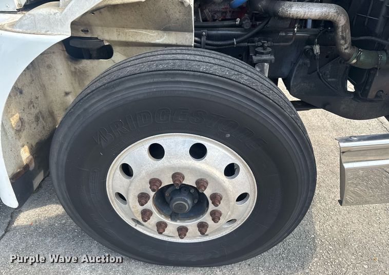 image for item DW1987 2007 International 9400I semi truck