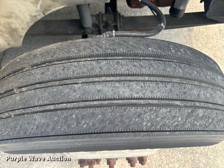 image for item DW1987 2007 International 9400I semi truck