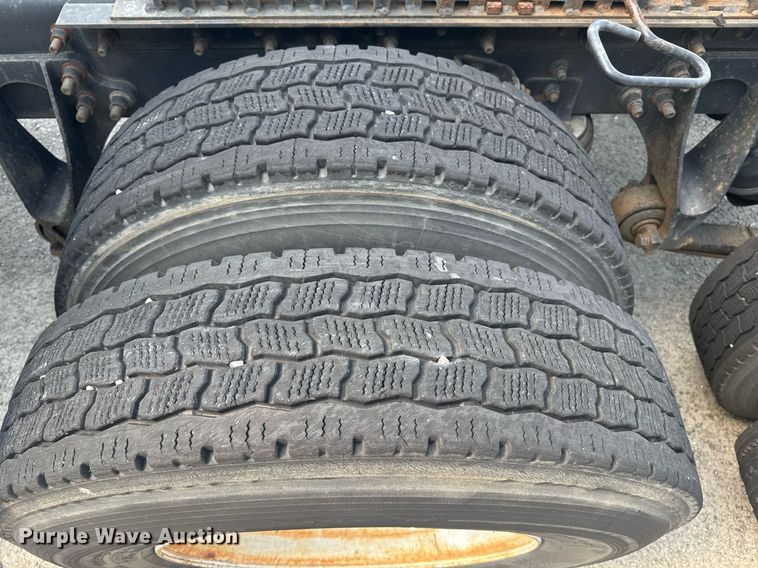 image for item DW1987 2007 International 9400I semi truck