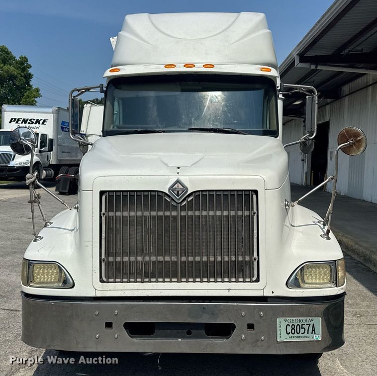 image for item DW1988 2007 International 9400I semi truck