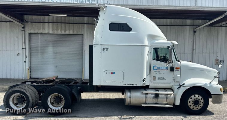 image for item DW1988 2007 International 9400I semi truck