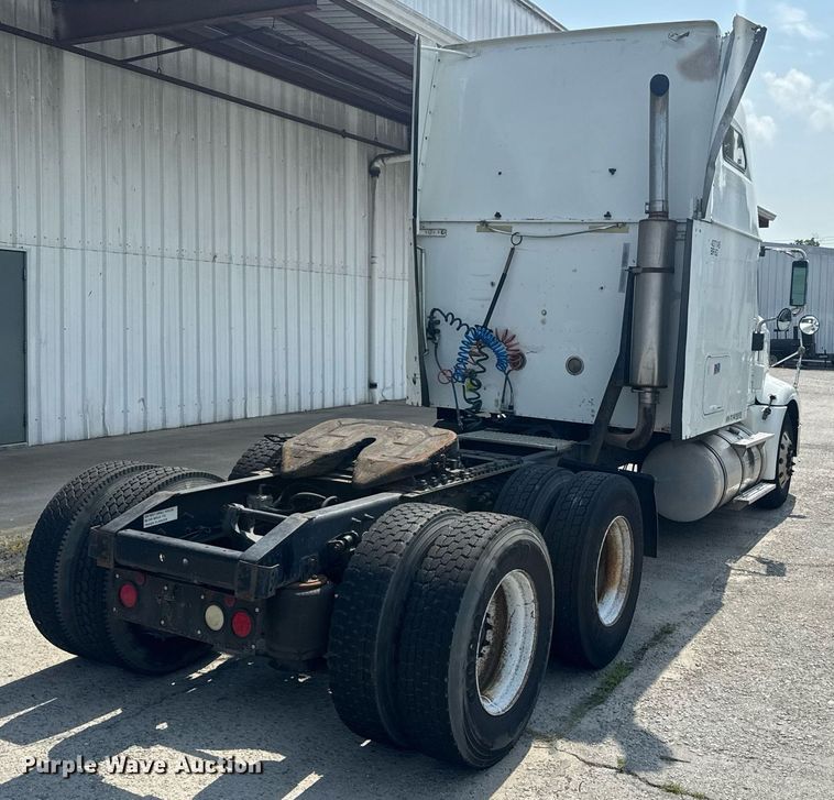 image for item DW1988 2007 International 9400I semi truck