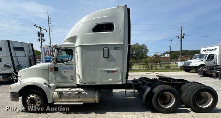image for item DW1988 2007 International 9400I semi truck