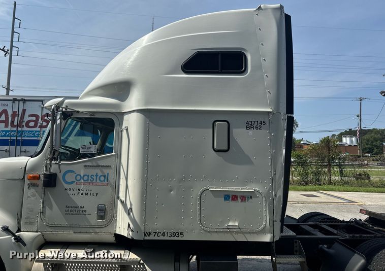 image for item DW1988 2007 International 9400I semi truck