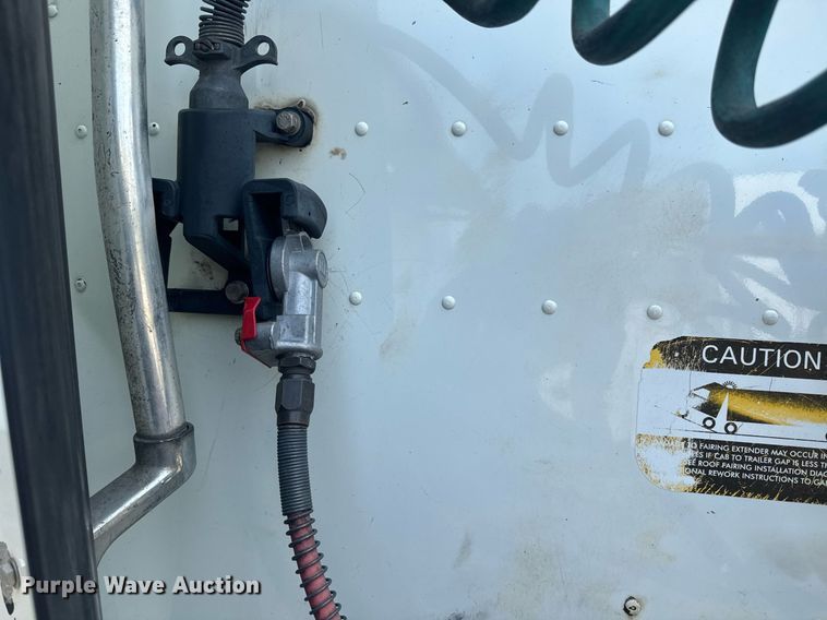 image for item DW1988 2007 International 9400I semi truck