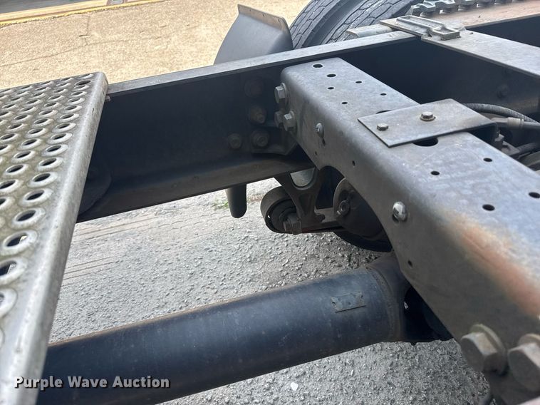 image for item DW1988 2007 International 9400I semi truck