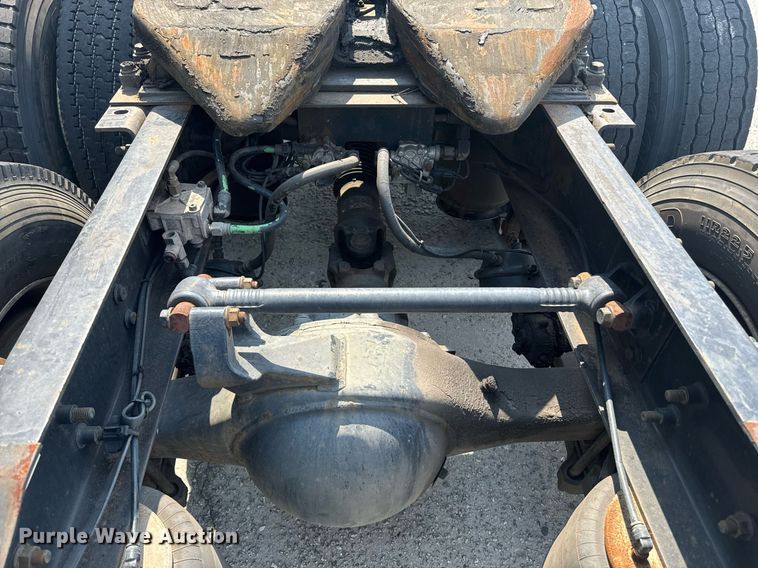 image for item DW1988 2007 International 9400I semi truck