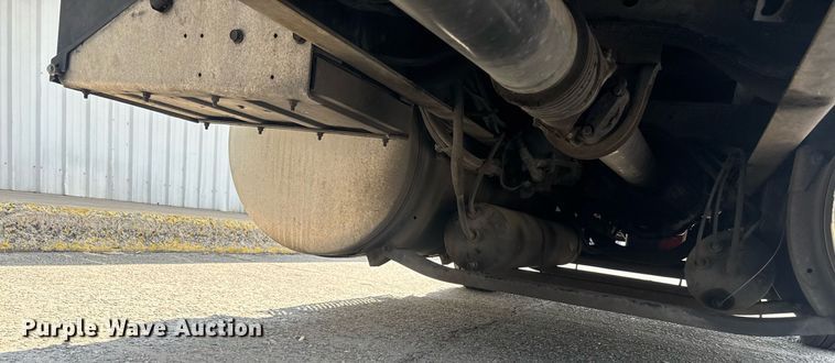 image for item DW1988 2007 International 9400I semi truck