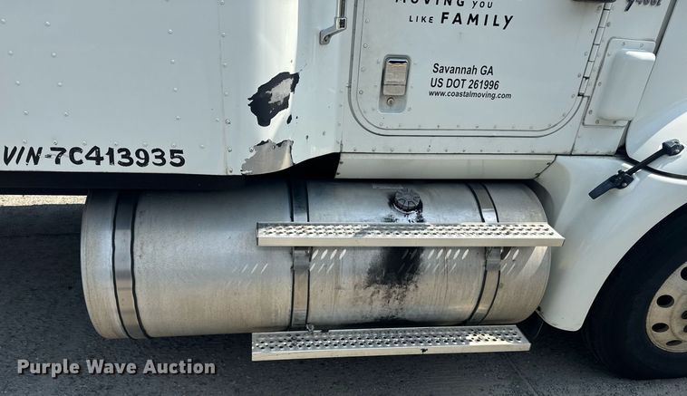 image for item DW1988 2007 International 9400I semi truck