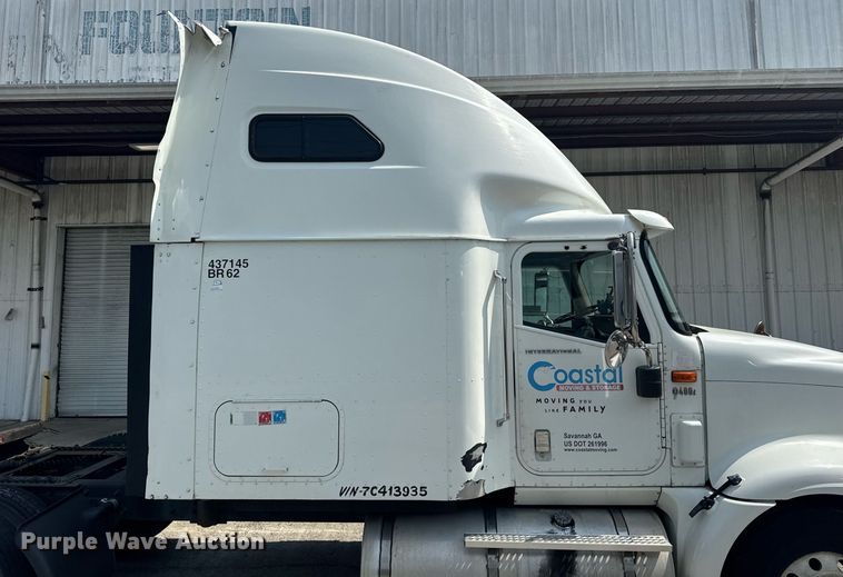 image for item DW1988 2007 International 9400I semi truck