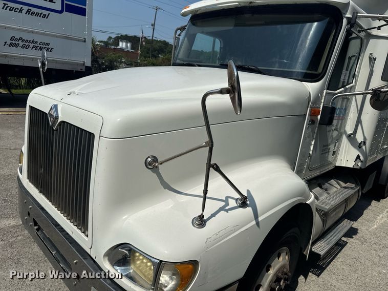 image for item DW1988 2007 International 9400I semi truck