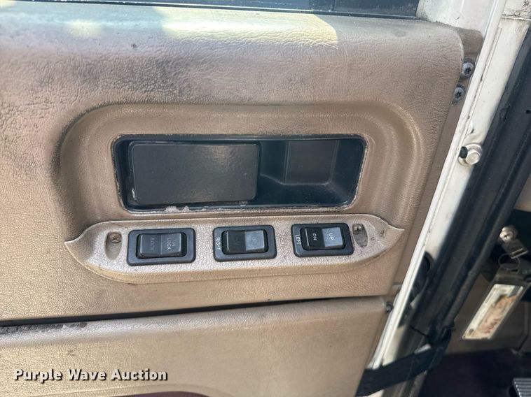 image for item DW1988 2007 International 9400I semi truck