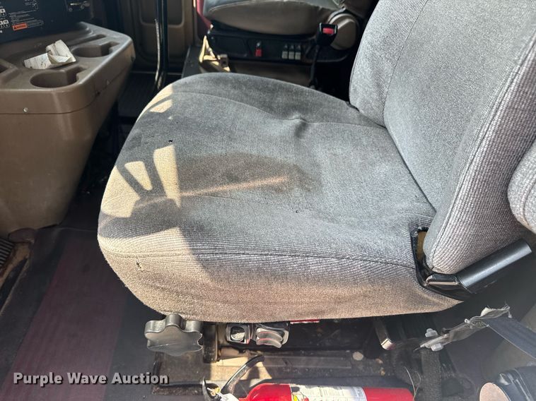 image for item DW1988 2007 International 9400I semi truck