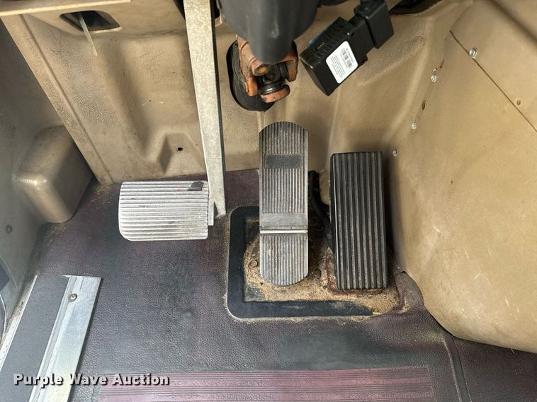 image for item DW1988 2007 International 9400I semi truck