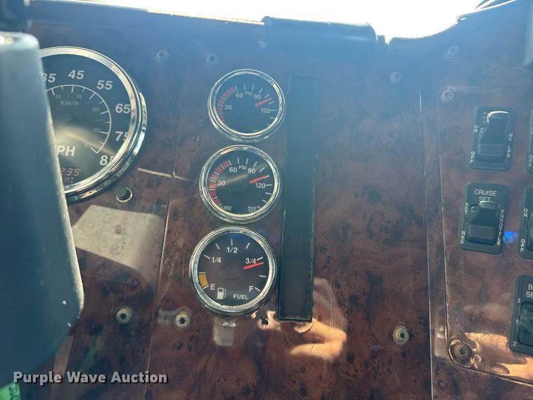 image for item DW1988 2007 International 9400I semi truck