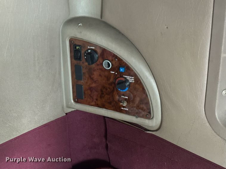 image for item DW1988 2007 International 9400I semi truck