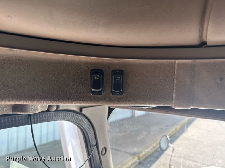 image for item DW1988 2007 International 9400I semi truck