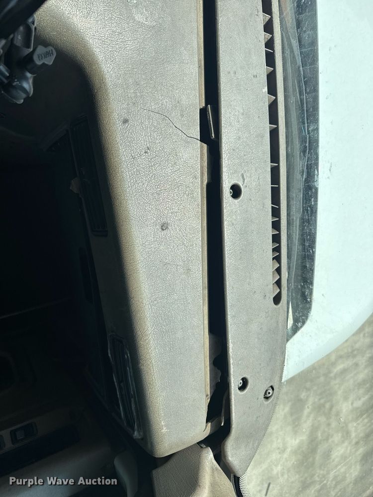 image for item DW1988 2007 International 9400I semi truck