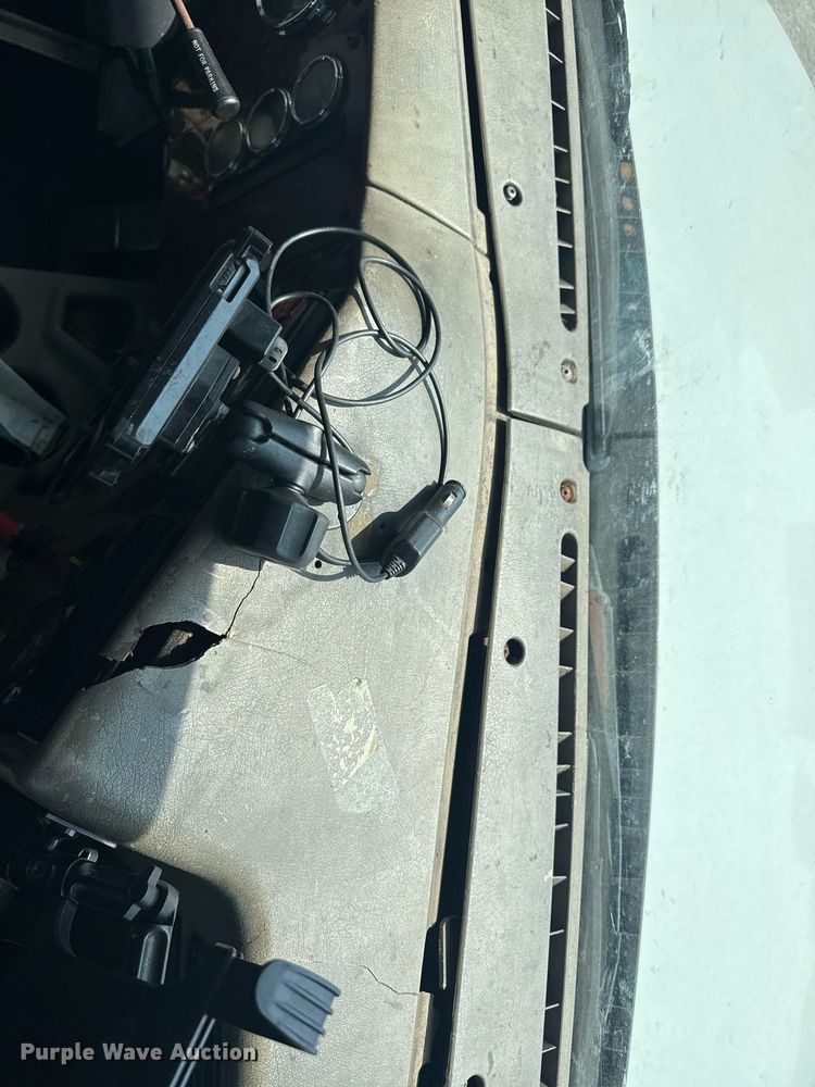 image for item DW1988 2007 International 9400I semi truck