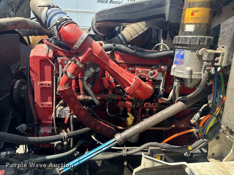 image for item DW1988 2007 International 9400I semi truck