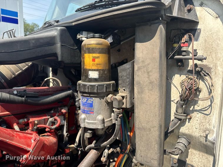 image for item DW1988 2007 International 9400I semi truck