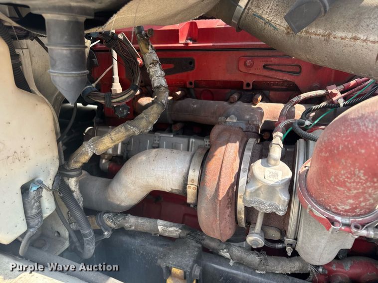 image for item DW1988 2007 International 9400I semi truck