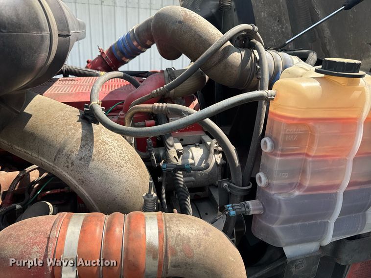 image for item DW1988 2007 International 9400I semi truck