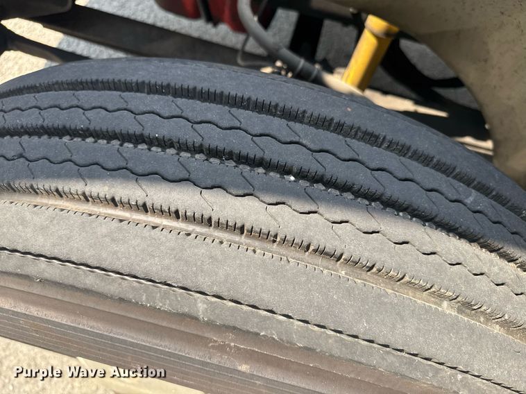 image for item DW1988 2007 International 9400I semi truck