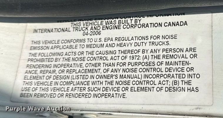 image for item DW1988 2007 International 9400I semi truck