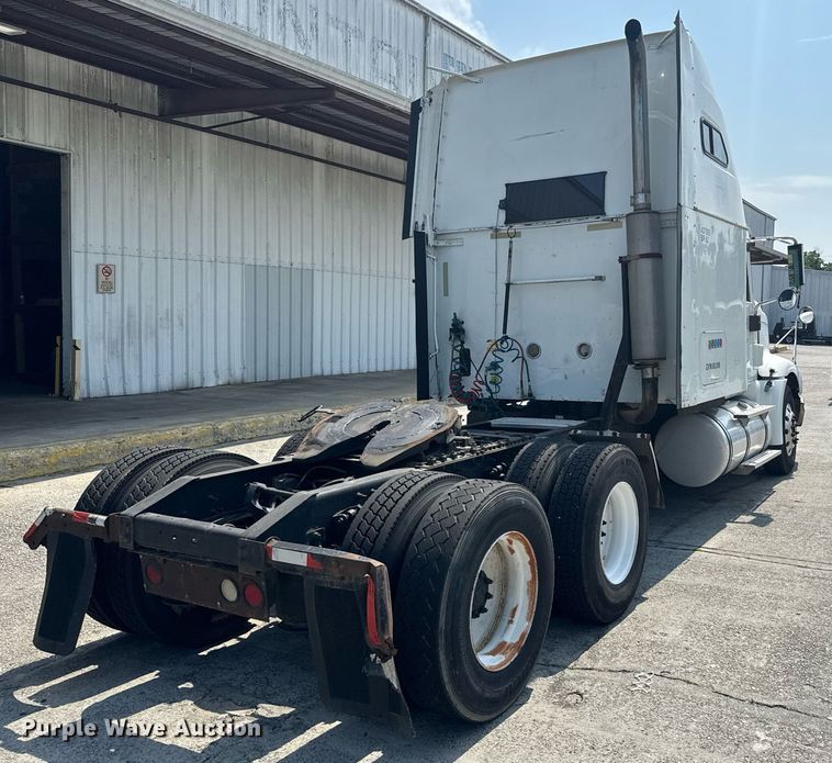 image for item DW1989 2007 International 9400I semi truck