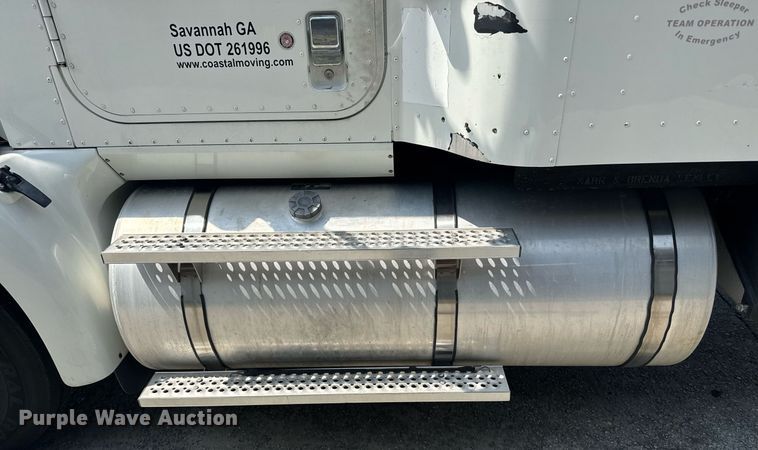 image for item DW1989 2007 International 9400I semi truck