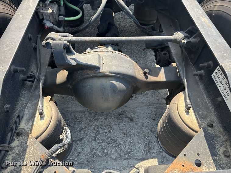 image for item DW1989 2007 International 9400I semi truck