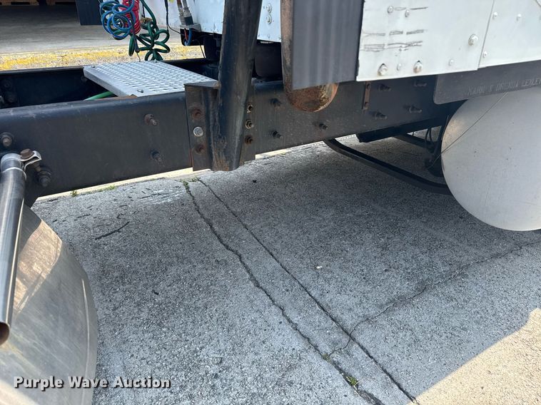 image for item DW1989 2007 International 9400I semi truck