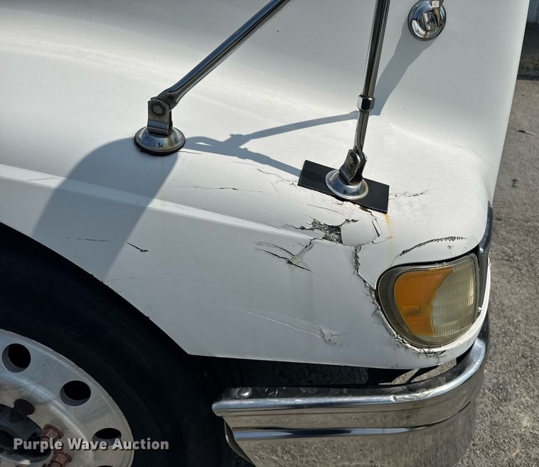 image for item DW1989 2007 International 9400I semi truck