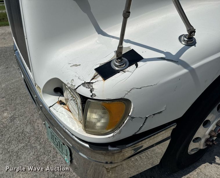 image for item DW1989 2007 International 9400I semi truck