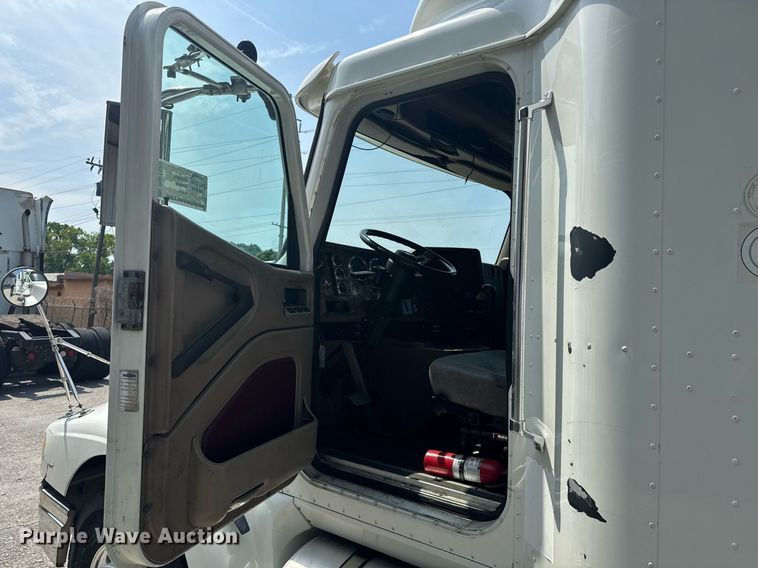 image for item DW1989 2007 International 9400I semi truck