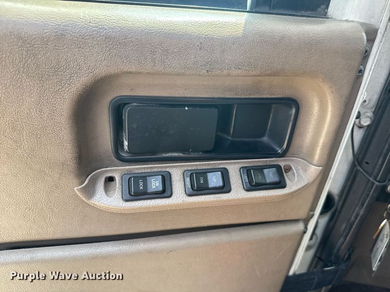 image for item DW1989 2007 International 9400I semi truck