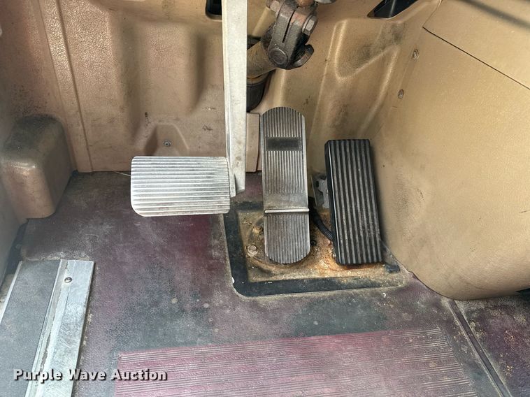 image for item DW1989 2007 International 9400I semi truck