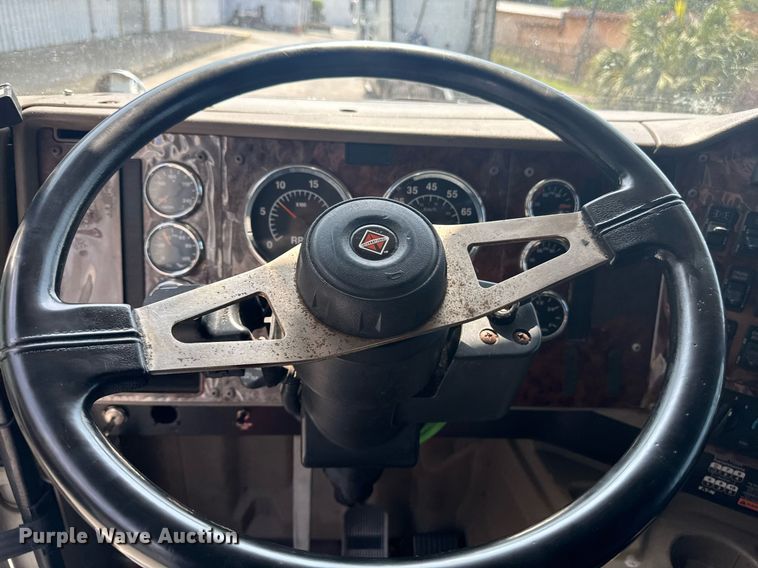 image for item DW1989 2007 International 9400I semi truck