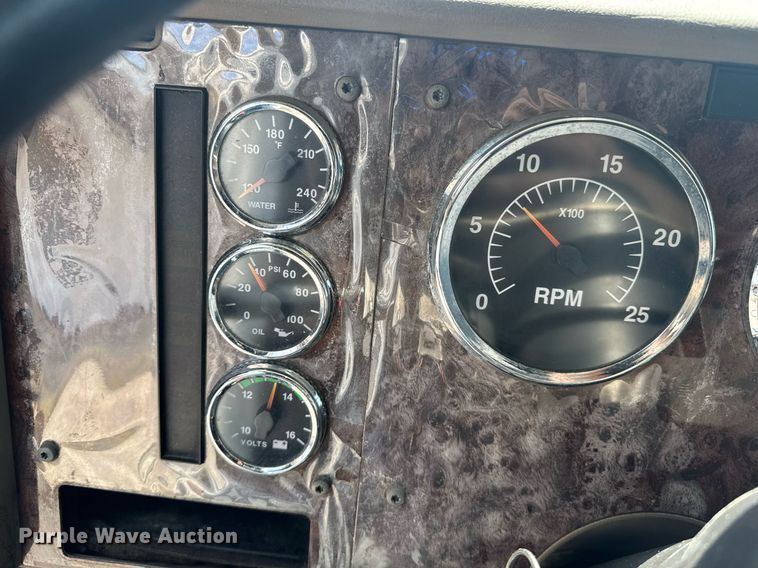 image for item DW1989 2007 International 9400I semi truck