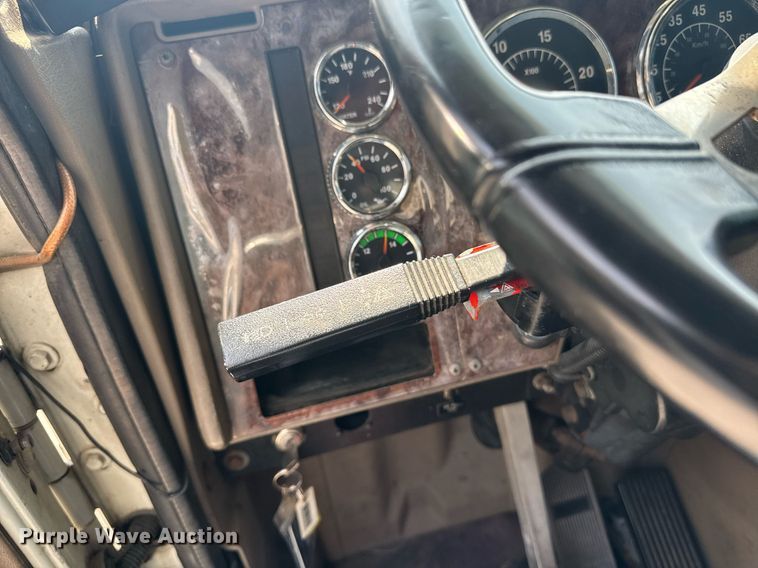 image for item DW1989 2007 International 9400I semi truck